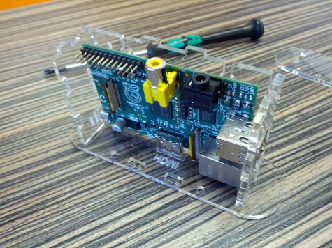 Baut das Case fast fertig und legt dann den Raspi rein.