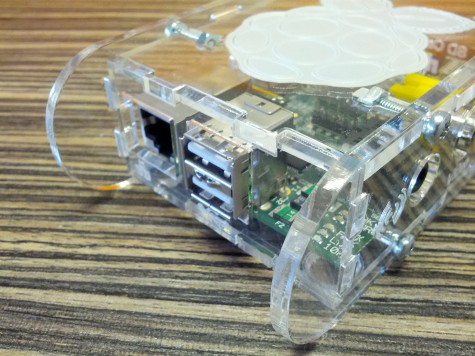 Der Raspi wackelt, sitzt aber dennoch sicher im Gehäuse.