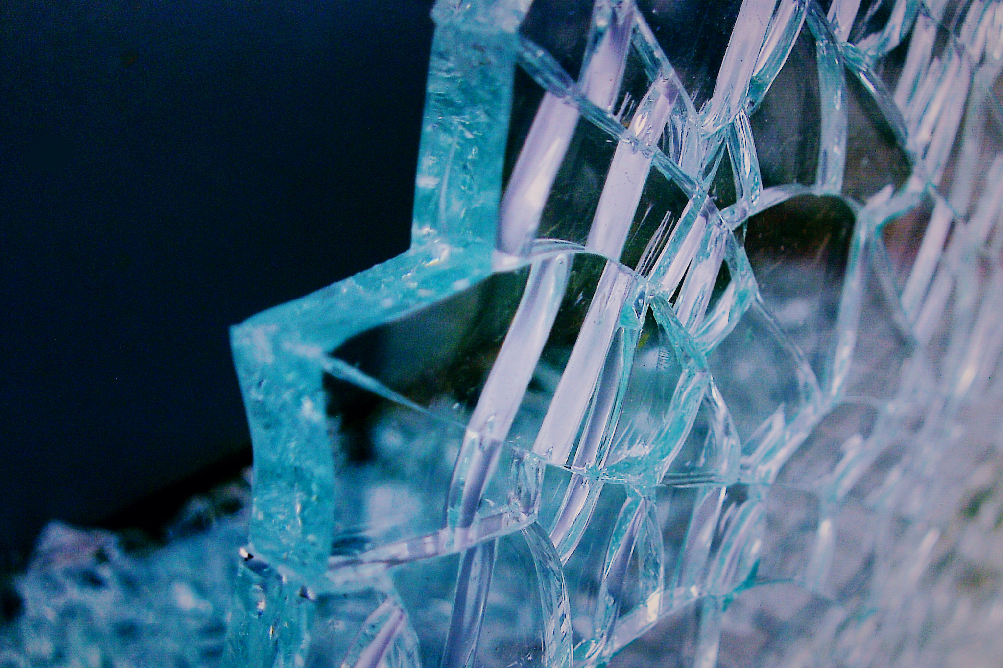 Broken glas