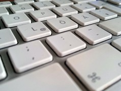 Apple Keyboard