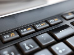 Tastatur mit Multimediatasten