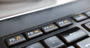 Tastatur mit Multimediatasten