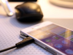 Smartphone per USB angeschlossen