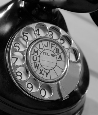 Altes Telefon mit Wählscheibe