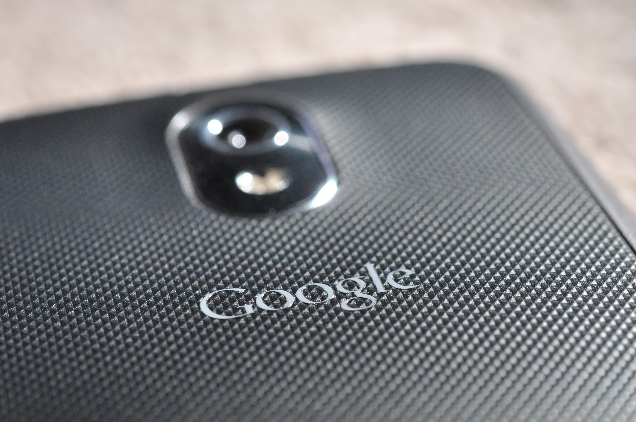 So befreit ihr die Kameras eines Samsung Galaxy Nexus von Dreck und Staub