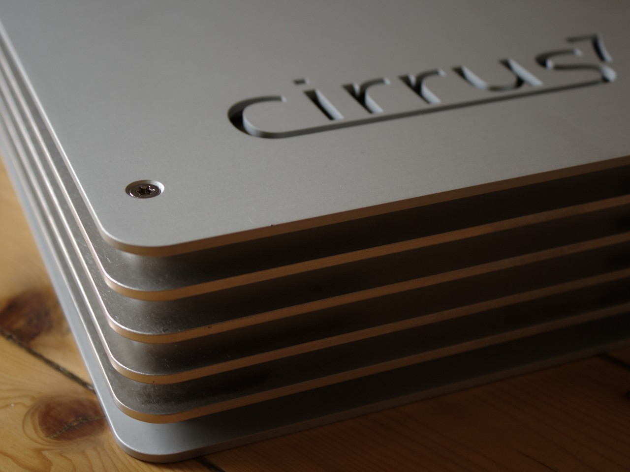 Das lüfterlose Gehäuse nimmt bis zu einem Core i7 mit über 3 GHz auf.