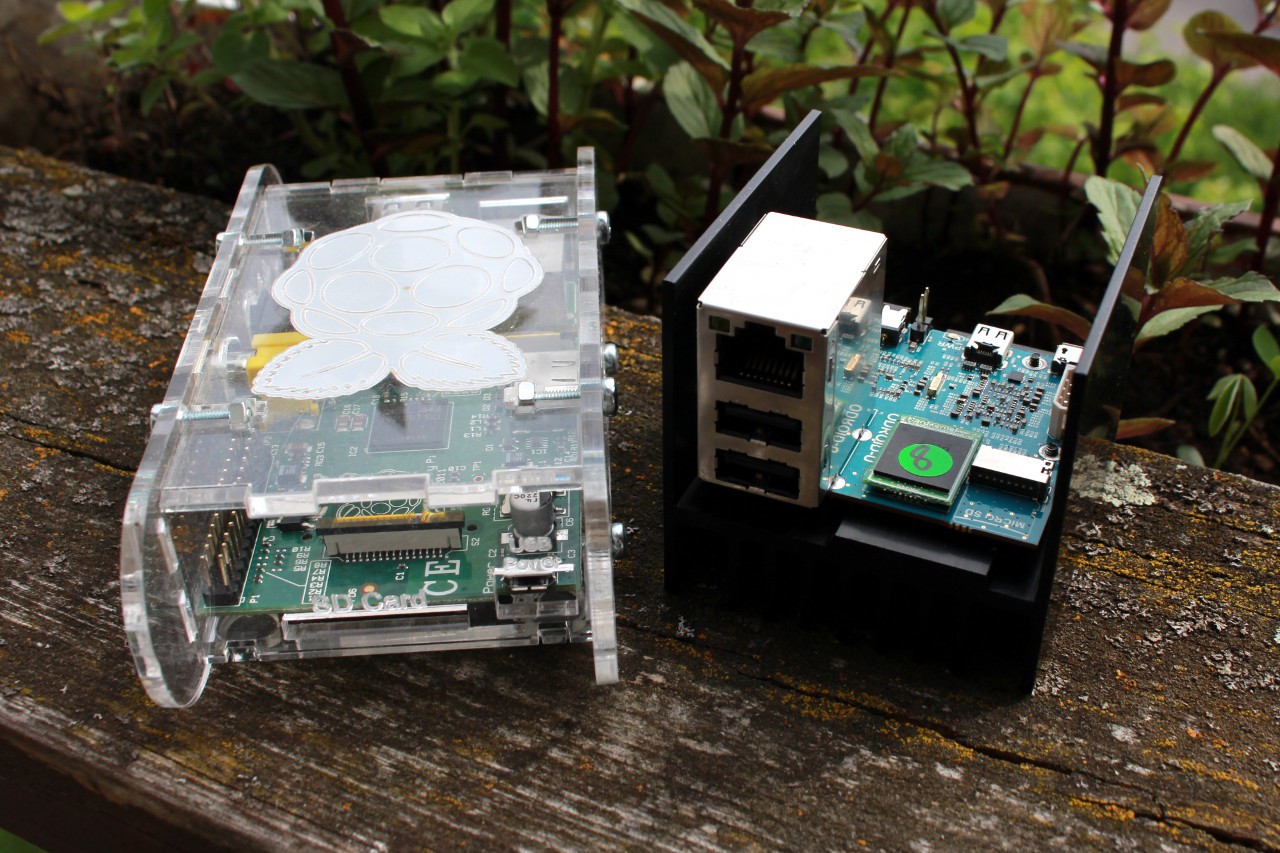 Odroid und Raspberry Pi, auf dem Odroid steckt jedoch eine Quad-Core-CPU mit 1,7 GHz und 2 GByte Arbeitsspeicher.