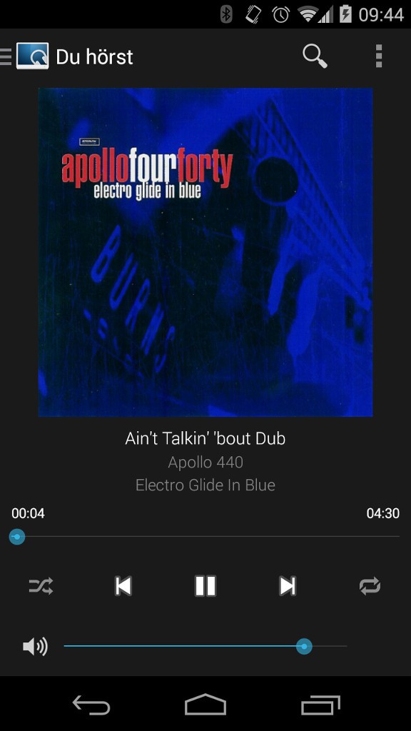 MPDroid zeigt das gerade laufende Album mit Cover, Titel und Steuerleiste