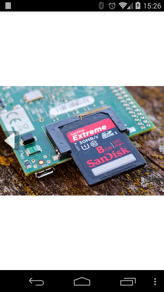 Der Client zeigt ein Foto in voller Größe: eine SD-Karte steckt im Slot eines Raspberry Pi