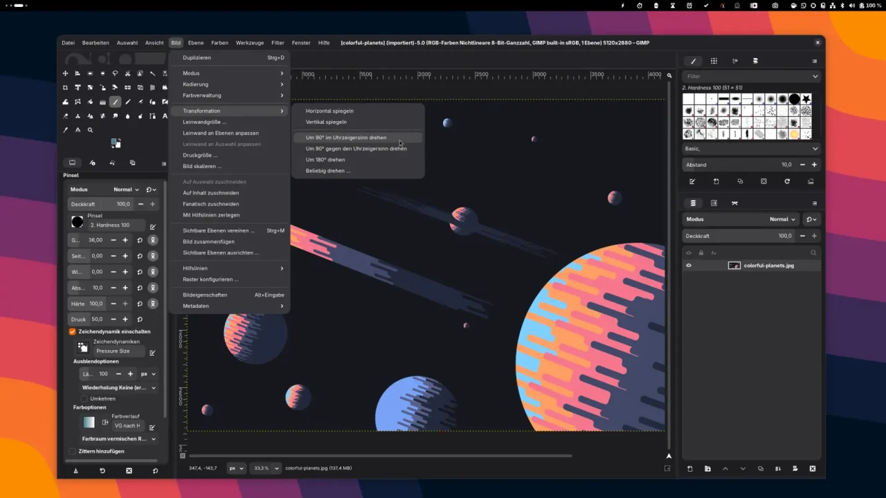 Das digitale Bildbearbeitungsprogramm GIMP ist geöffnet und zeigt eine farbenfrohe Weltraumszene mit Planeten und Asteroiden. Der Benutzer hat das Menü „Bearbeiten“ geöffnet und die Option „Einstellungen“ markiert.
