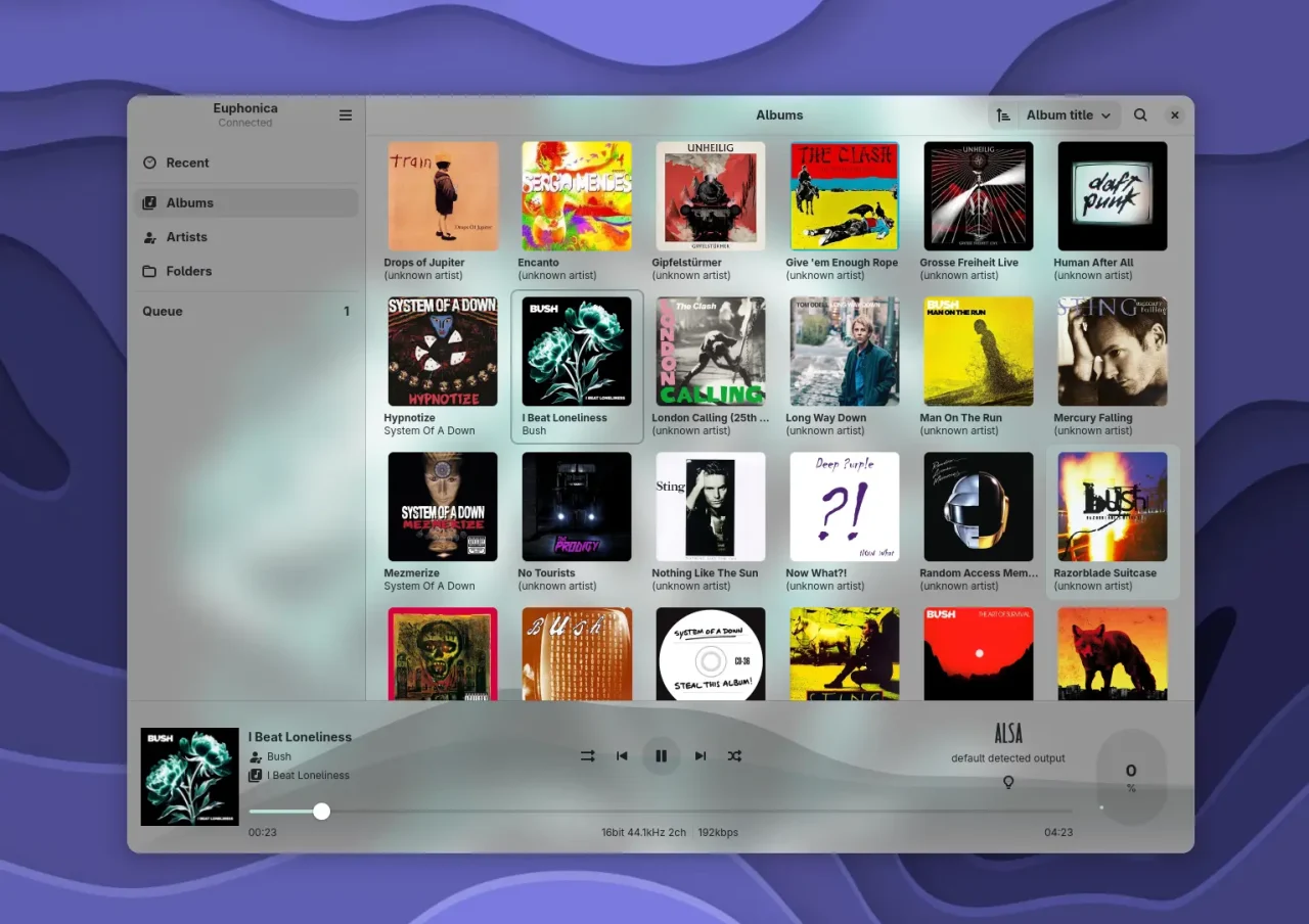 Die Albenansicht zeigt die gesamte Sammlung in MPD mit dynamischem Hintergrund, der sich sichtbar an das aktuell geöffnete Album anpasst.