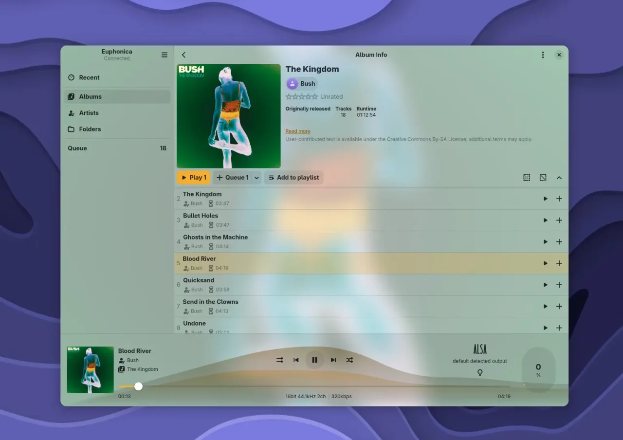 Die Playlist passt sich farblich an das Cover des aktuellen Songs an und schafft eine stimmige Atmosphäre während der Wiedergabe.