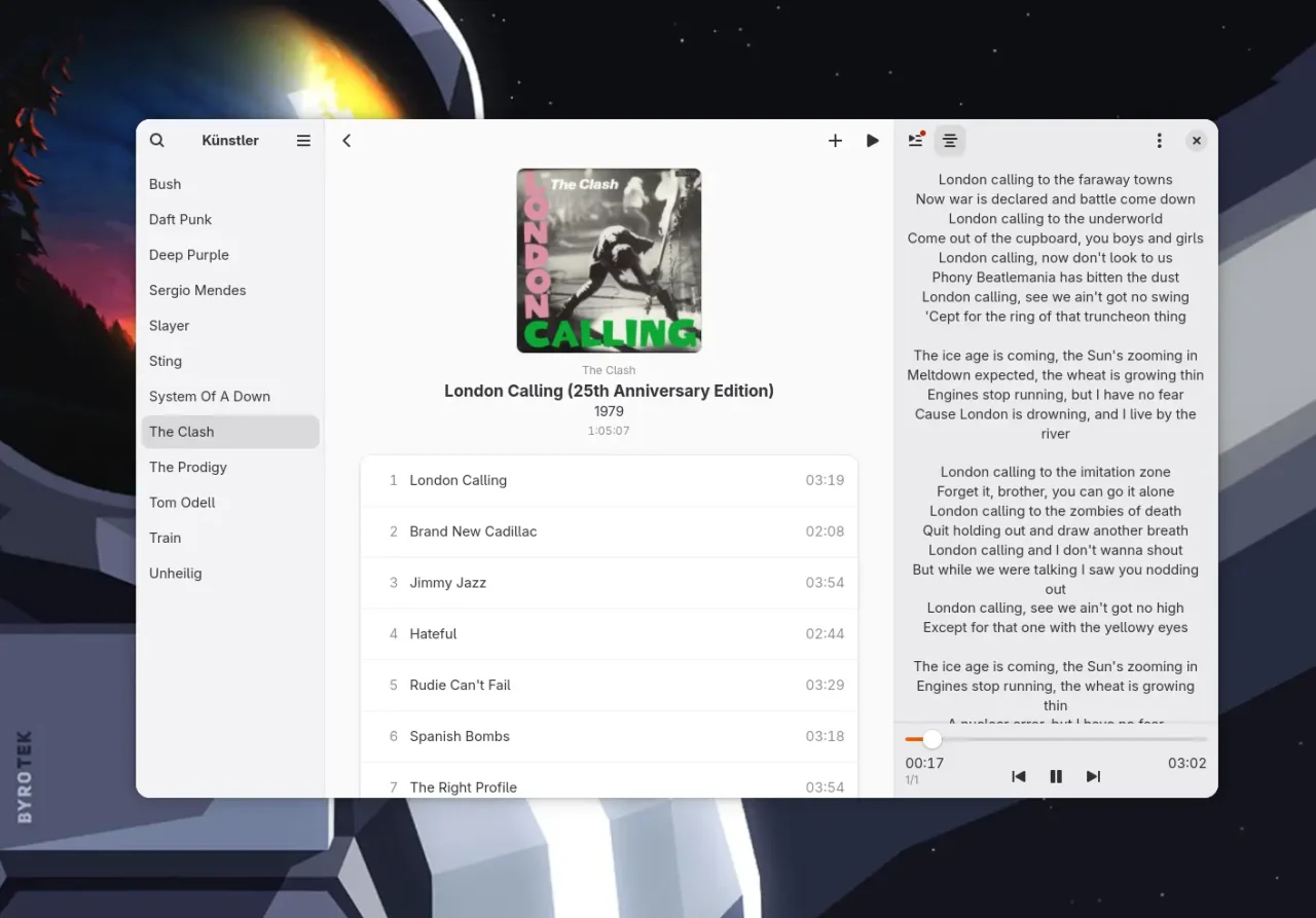 Die automatisch geladenen Songtexte erscheinen übersichtlich im Fenster, ergänzt durch Informationen des externen Dienstes Letras.