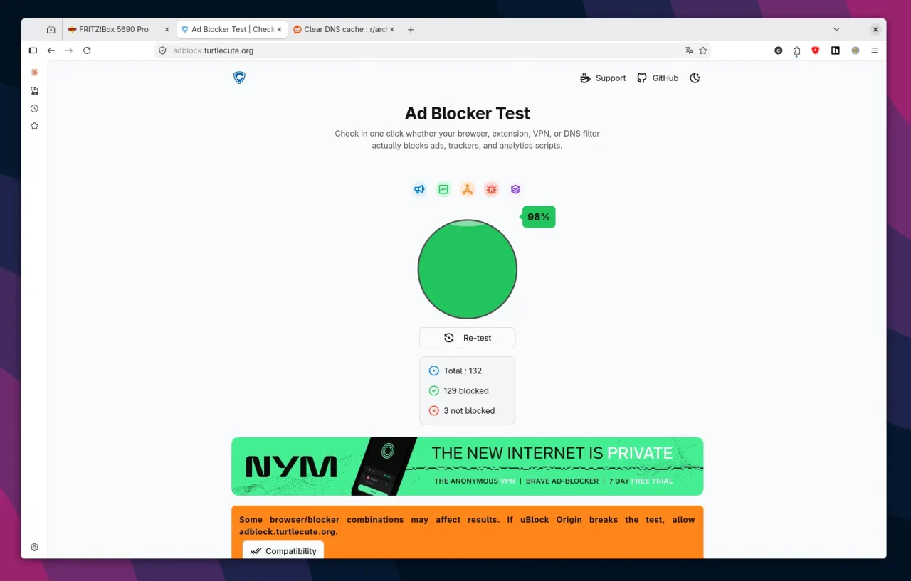 Screenshot einer Webseite mit einem Adblocker-Test, der eine Blockierquote von 98 Prozent anzeigt, darunter ein grüner Kreis und eine Statistik mit 132 Gesamtanfragen, davon 129 blockiert und 3 nicht blockiert