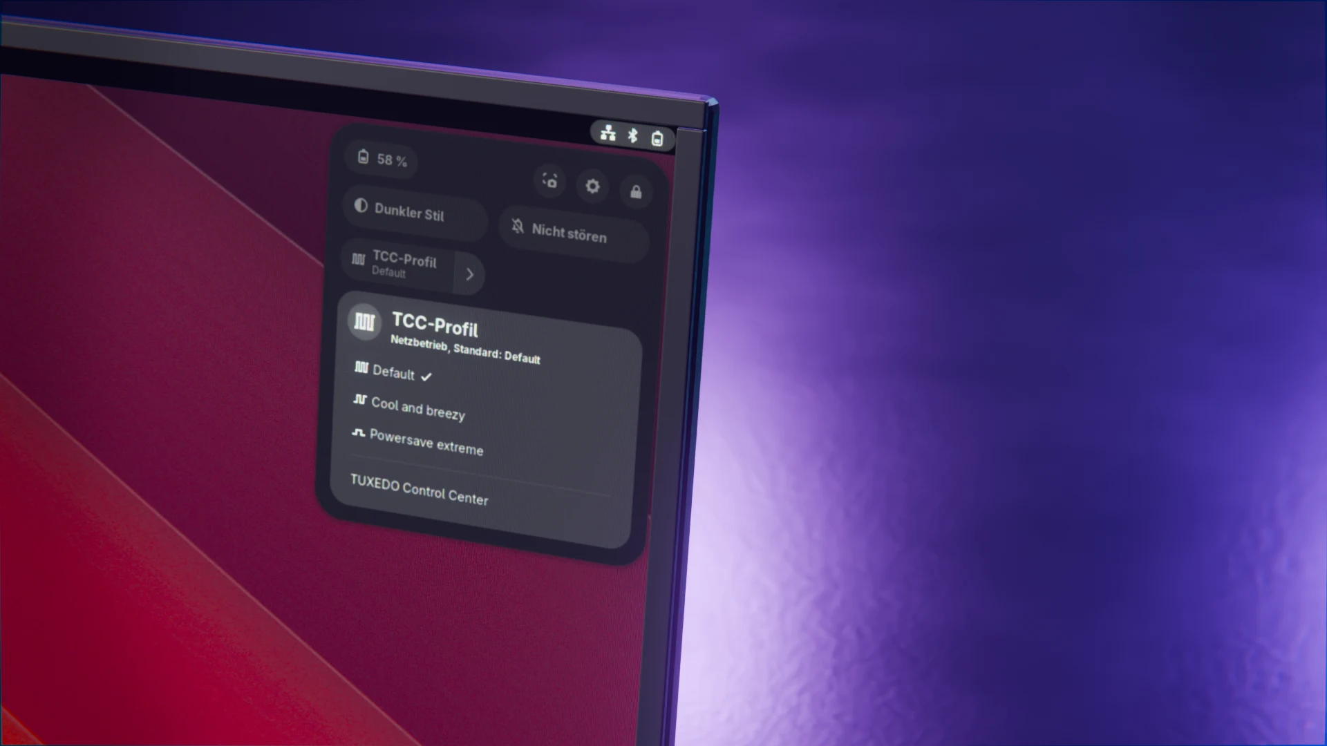 Notebook-Bildschirm mit den GNOME-Schnelleinstellungen und dem geöffneten Menü „TCC-Profil“ von Pulsgeber vor violettem Hintergrund.
