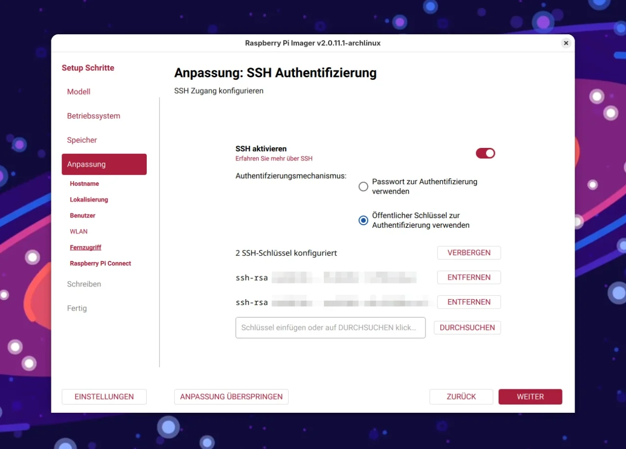 SSH-Schritt im Raspberry Pi Imager mit aktiviertem SSH, Schlüssel-Authentifizierung und zwei verpixelten Schlüsseln.